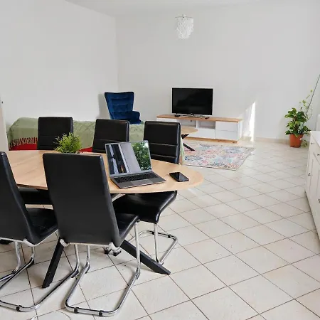 Holiday home Maison, Terrasse, Parking, 4lits, Et Canape Lit, 7personnes