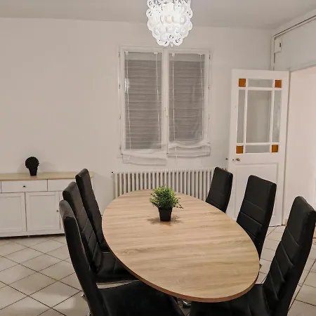 Maison, Terrasse, Parking, 4lits, Et Canape Lit, 7personnes בית נופש פואטייה