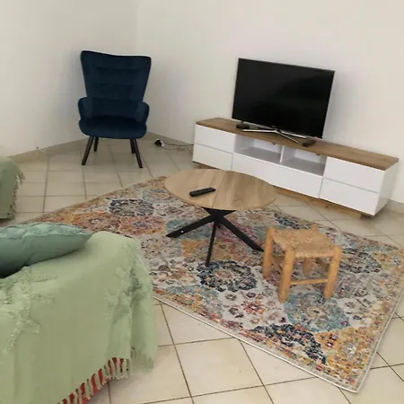 Holiday home Maison, Terrasse, Parking, 4lits, Et Canape Lit, 7personnes Poitiers