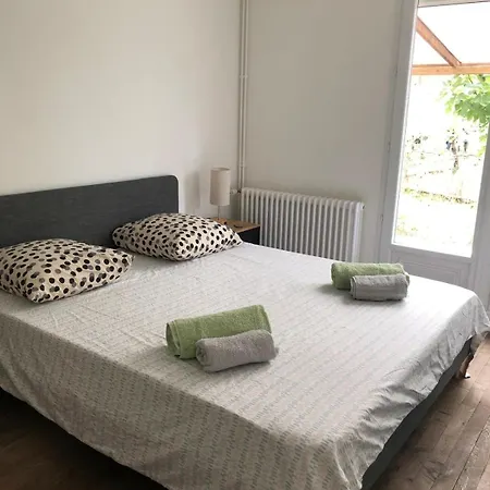 Holiday home Maison, Terrasse, Parking, 4lits, Et Canape Lit, 7personnes Poitiers