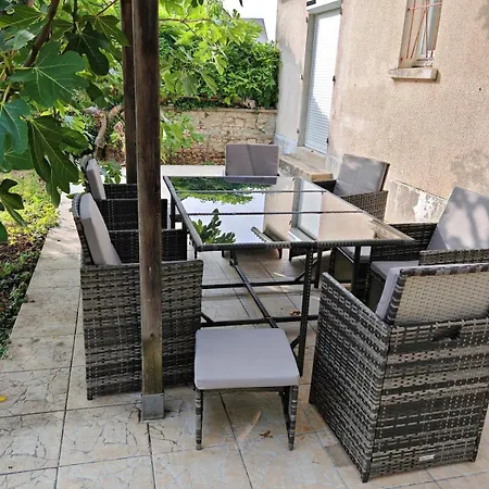 Maison, Terrasse, Parking, 4lits, Et Canape Lit, 7personnes *