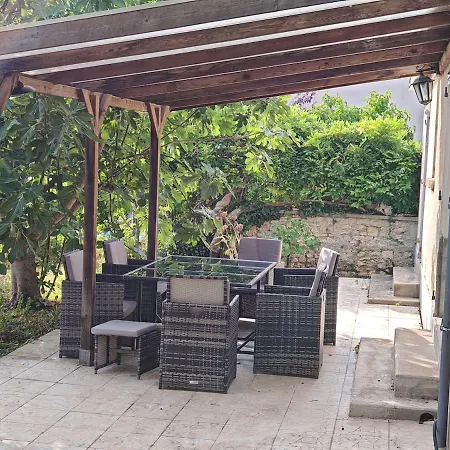 Maison, Terrasse, Parking, 4lits, Et Canape Lit, 7personnes * Poitiers