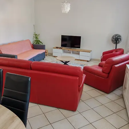 Maison, Terrasse, Parking, 4lits, Et Canape Lit, 7personnes בית נופש פואטייה