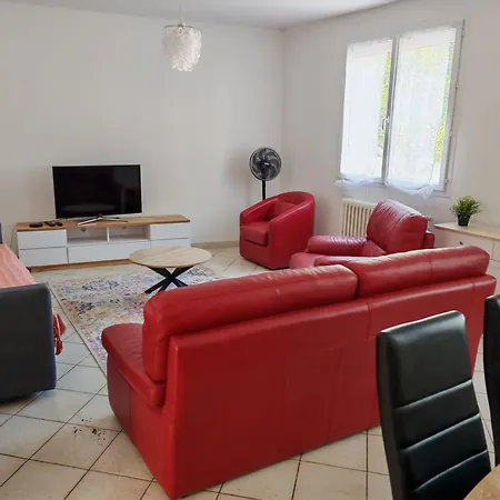 Maison, Terrasse, Parking, 4lits, Et Canape Lit, 7personnes פואטייה